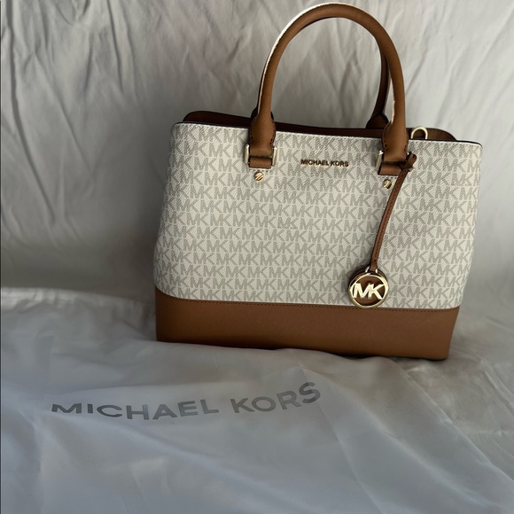 Michael Kors Handbags - Michael Kors Savannah Large Stachel NWT